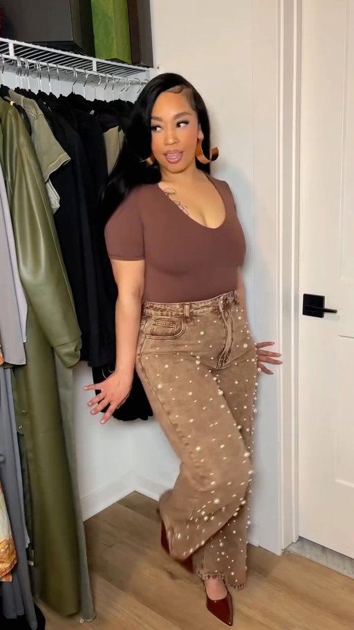 Chocolate anyone 🍫 🧸🥥🤎🍪🍩🍫❓❓❓
Comment ‘Brown’ for Links 

#monochrome #brownoutfit #outfit