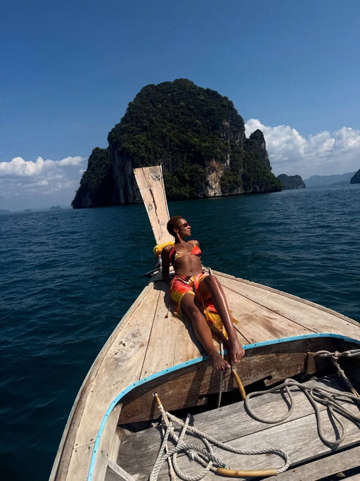 1.1.26

Hong Islands wearing @laochrestudio 

Hard to describe just how breathtakingly beautiful this was.