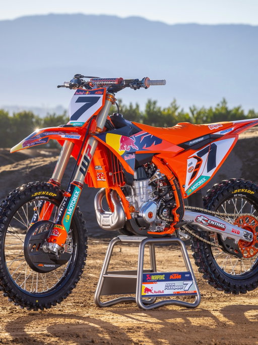 WARNING: Staring at The Cowboy’s KTM 450 SX-F FACTORY EDITION for too long may cause a sudden urge to send it. 🚀

#KTM #ReadyToRace #Supercross