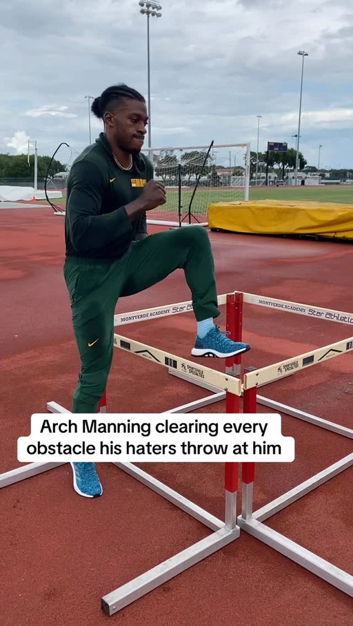 Arch Manning just keeps proving all his haters WRONG.

221 passing yards 2 TDs
155 rushing yards 2 TDs
99.1 QBR

 Against Michigan

#Football #Texas #ArchManning #RG3 #collegefootball