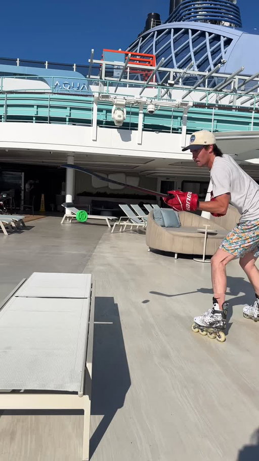 Stickhandling on @norwegiancruiseline makes vacation hit differently 🏒
#NHLPartner #NCLPartner
