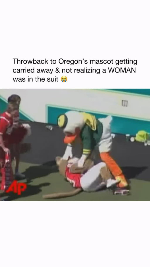 In 2007, a pregame moment between Oregon and Houston turned into one of college football’s strangest pieces of lore. According to those involved, the mascots had agreed beforehand to stage a playful, over-the-top fight — the kind of harmless skit meant to hype the crowd. But at the last second, Houston swapped out their mascot performer, and the new guy was never told about the agreement. When the Ducks’ mascot went full send, it wasn’t choreography anymore — it was confusion. 💀😭

What was supposed to be scripted chaos became a very real beatdown, caught on camera and cemented in internet history. A reminder that even in college football, miscommunication can turn tradition into legend real quick. Even mascots have beef 🫣🔥