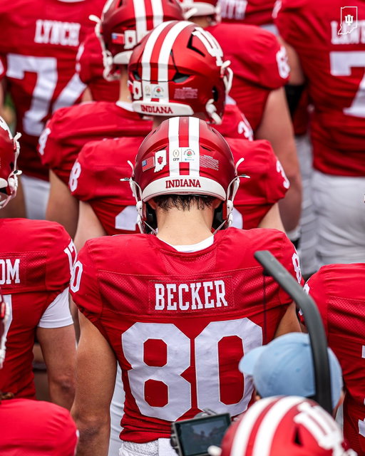⚪️&🔴 take the stage.