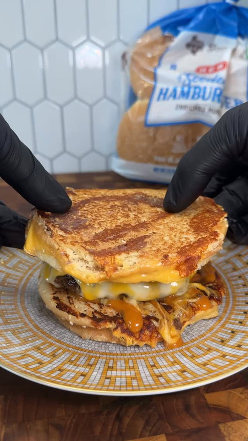 Grilled cheese burger 🧀 #satisfying #recipe #cooking