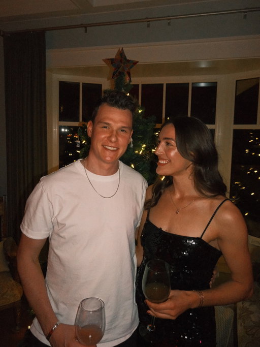 So lucky to be closing the chapter in good spirits with good company! 🥰 Happy New Year!! ✨ 

📸: @jillmoffatt