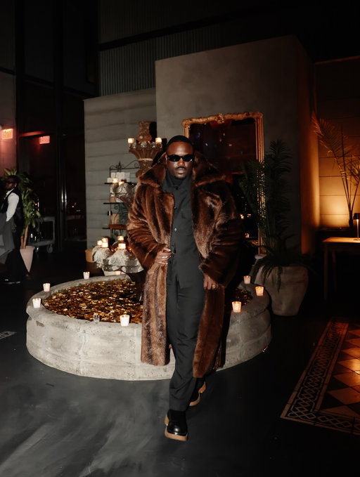 Last night was magical; surrounded by friends and good energy. Here’s to prosperity in 2026. Happy New Year!!! 🎊😘

Music: @gr1fn 
Photographer: @iamowencain