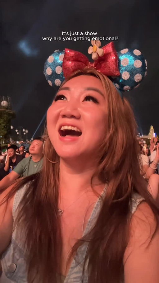 So many things worth celebrating in 2025 but looking forward to so many amazing things in 2026! Happy new year!! 🎈 

#disneyland #disneylandshanghai #disneyfamily