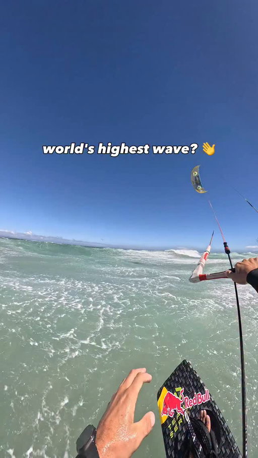 the perfect wave looks something like this 🤤

🏄‍♂️: @lassewalker 

#redbull #givesyouwiiings #energydrink #kiteboarding #watersports