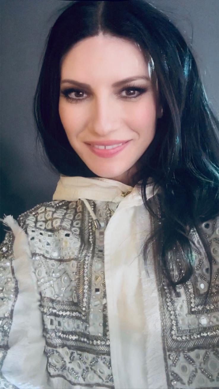 @laurapausini sarà protagonista della Cerimonia di Apertura delle Olimpiadi di Milano Cortina 2026!!​

Unica artista italiana riconosciuta e premiata a livello mondiale con un Grammy Award, 5 Latin Grammy Awards, un Golden Globe e una nomination agli Oscar nel corso di una carriera di successo lunga più di 30 anni, Laura Pausini ha saputo portare la musica italiana oltre i confini nazionali, diventando ambasciatrice di un linguaggio universale che unisce ed emoziona.

IT’s Laura, e sarà uno spettacolo!​ Non vediamo l’ora!​
____​_

Laura Pausini will take center stage at the Opening Ceremony of the Milano Cortina 2026 Olympic Games!!

The only Italian artist to be internationally recognized and honored with a Grammy Award, five Latin Grammy Awards, a Golden Globe, and an Academy Award nomination over the course of a successful career spanning more than 30 years, Laura Pausini has brought Italian music beyond national borders, becoming an ambassador of a universal language that unites and moves people.

IT’s Laura, and it will be an amazing show!​​ We can’t wait!​

#MilanoCortina2026 #Olympics #RoadToCeremonies #OpeningCeremony