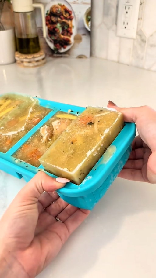 Cozy season = soup season 🍲 Get these Souper Cubes freezer molds at the link in bio #AmazonFinds

🎥: @tiffany_williamson