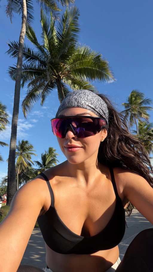 Le pueden halar en español también. Gracias Santa por el regalo 😎 #oakleymeta #running #fitness #workout