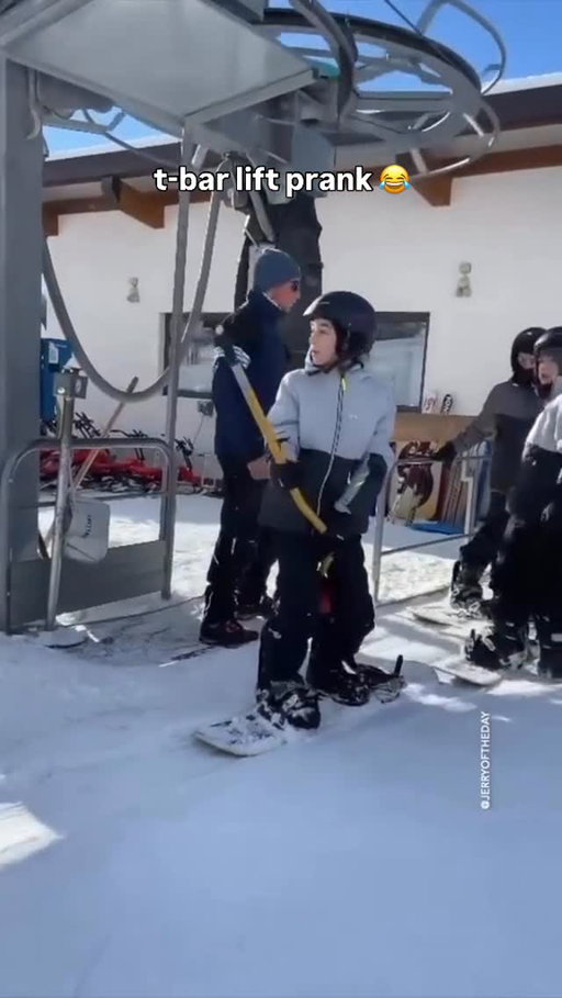 A little fun at the lift! 

(via: @seilbahntechnik.net)