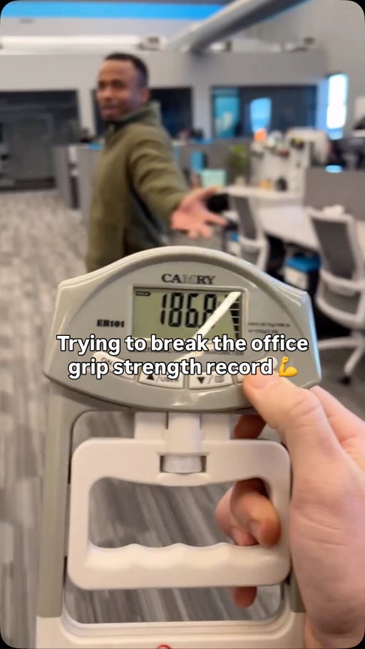 The champ is here!📍

#gripstrength #challenge #officelife #1stphorm