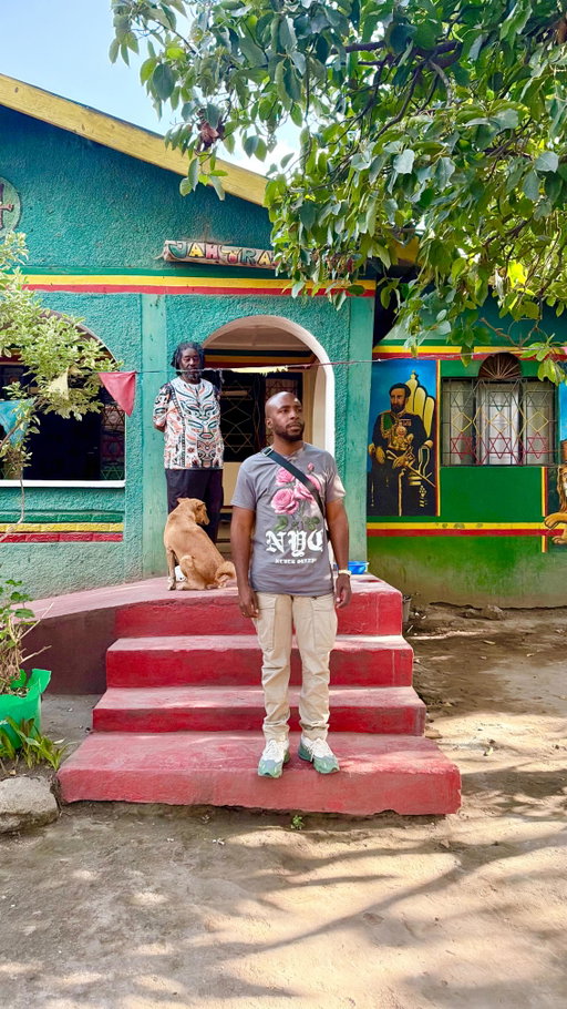 Did you know there’s a Jamaican town in Ethiopia? 🇯🇲🇪🇹
📍Shashemene, Ethiopia

Guide: @worldsun_ethiopia_tours 

#ethiopia #jamaica #rastafari #shashemene