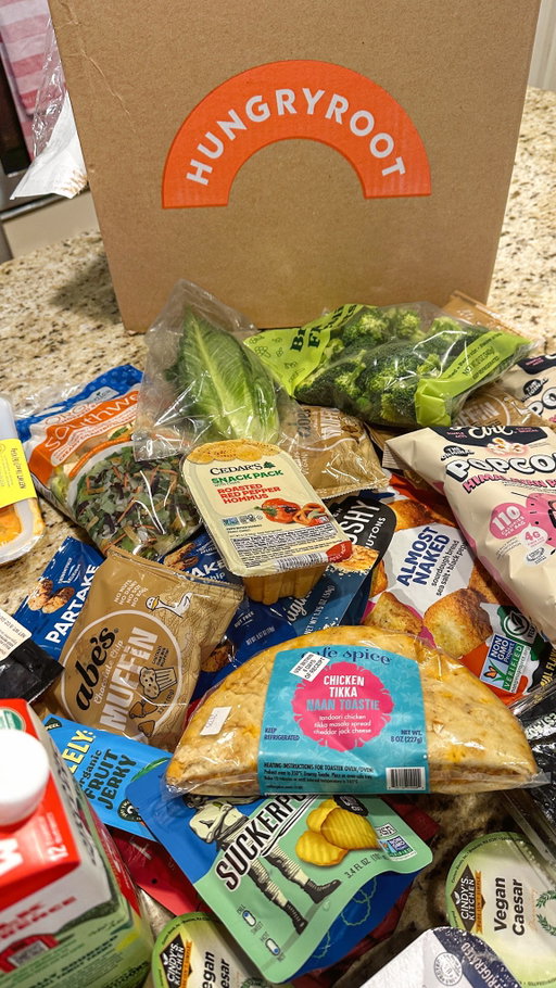 My go to salad made in less than 15 min thanks to @hungryroot 🥗 use code ADRIANALATELY for 40% off + free delivery 

#salad #southwestsalad #easylunchideas #quickmeals #chickensalad