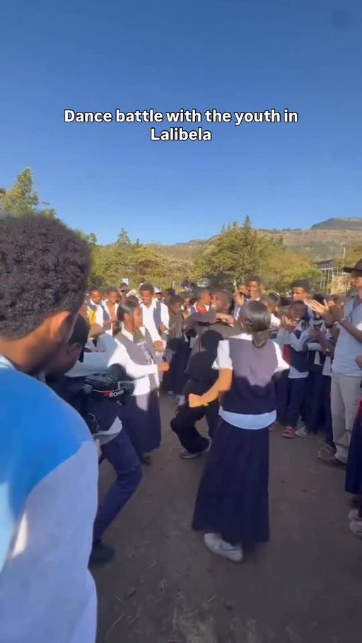 @abail__ had to show his talent to the students in Lalibela 

#diasporahandbook #ethiopia #ethiopiandance