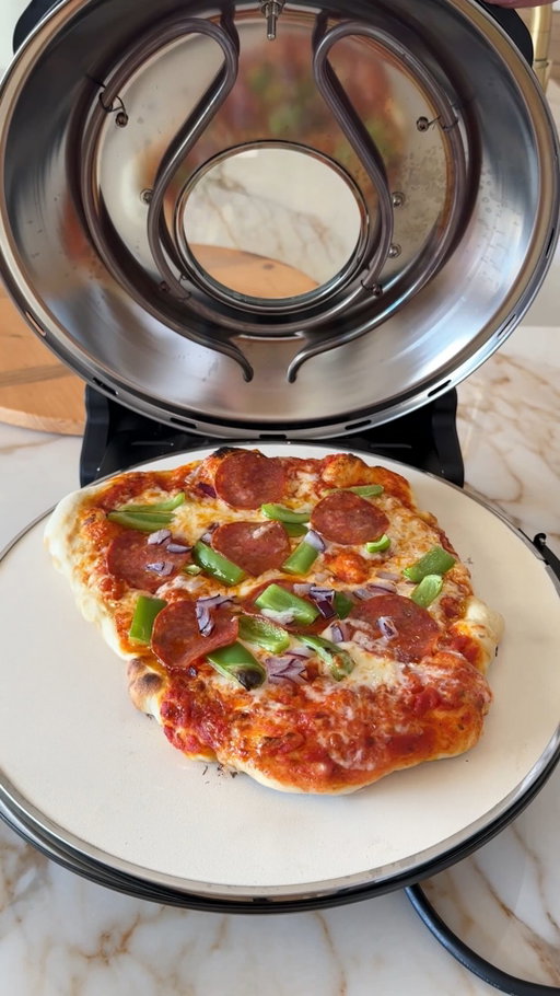 Why would you need delivery when you can get everything you need for pizza night in one place? 🍕 Shop pizza night essentials at the link in bio #AmazonFinds

🎥: @brookes_buys
