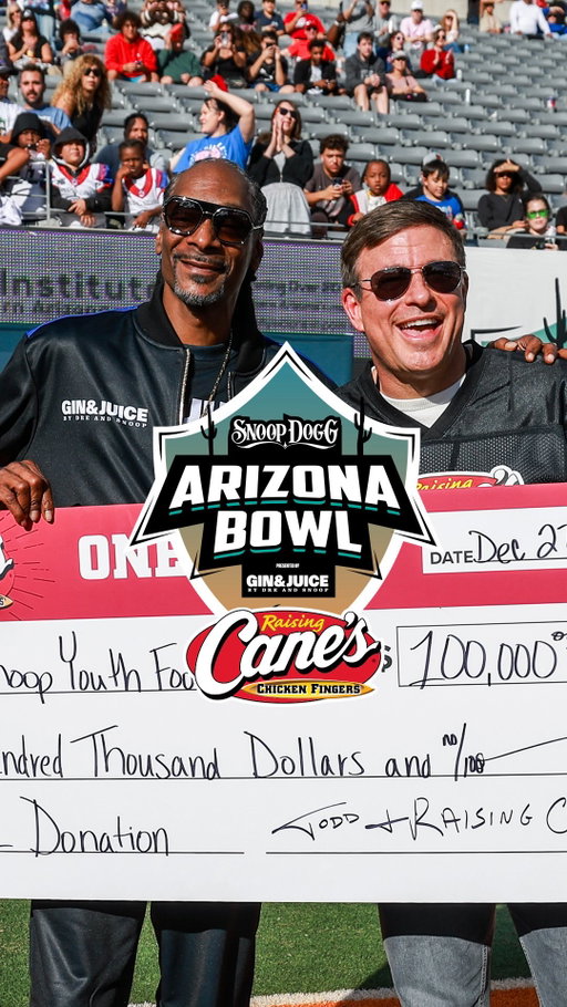 @snoopdogg and @toddgraves at the Snoop Dogg Arizona Bowl. Supporting a great cause with a $100k donation to @snoopleague