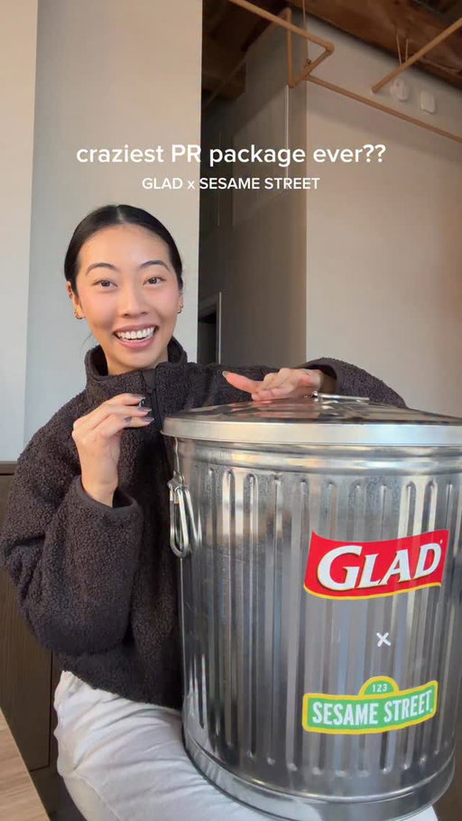 This collab🗑️ >> @gladproducts x @oscarthegrouch 

#gladtobegreen