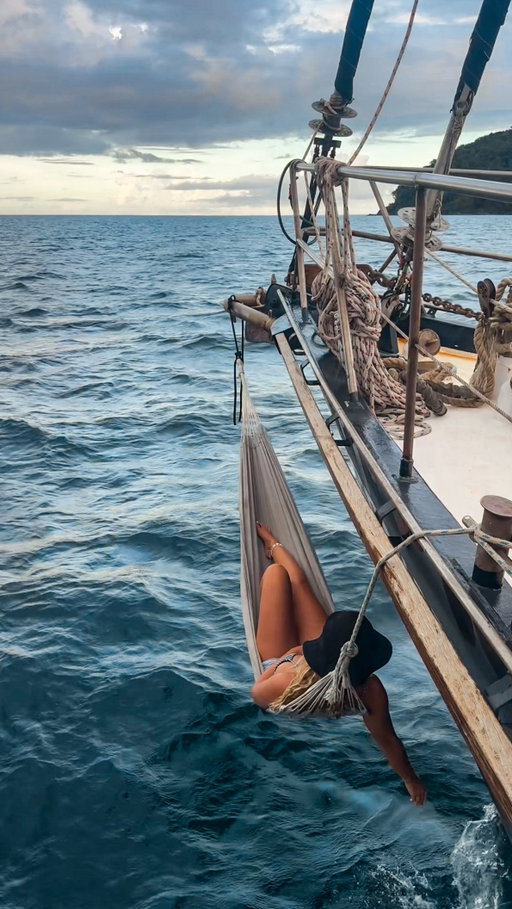 All I want for the new year is to live on a sailboat ⛵️