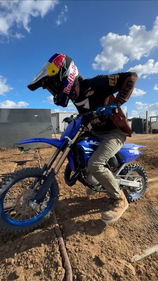 Letting the @yamahamotorusa YZ65 sing around @motosandbox. Would you guys have fun on this mini as an adult? Boots - @bruntworkwear 🥾 @redbullmotorsports @redbull @motosportinc @rdrco.inc @bbrmotorsports @allballsracing_ #YZ65 #yamaha #2stroke