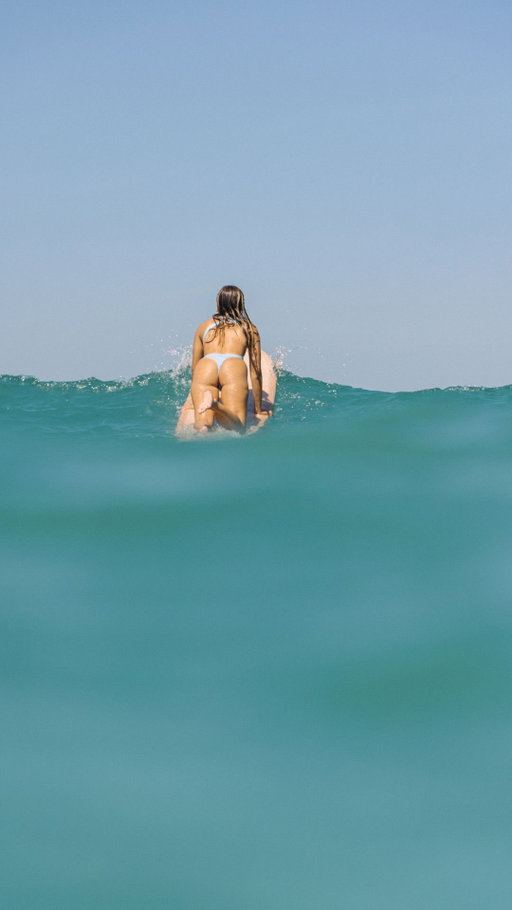Feet for dancing 🪩✨
Lombok, see you very soon!! 
@dodo_surfing_lombok
@elationthelabel

#surfgirl #lombok #tanjungaan