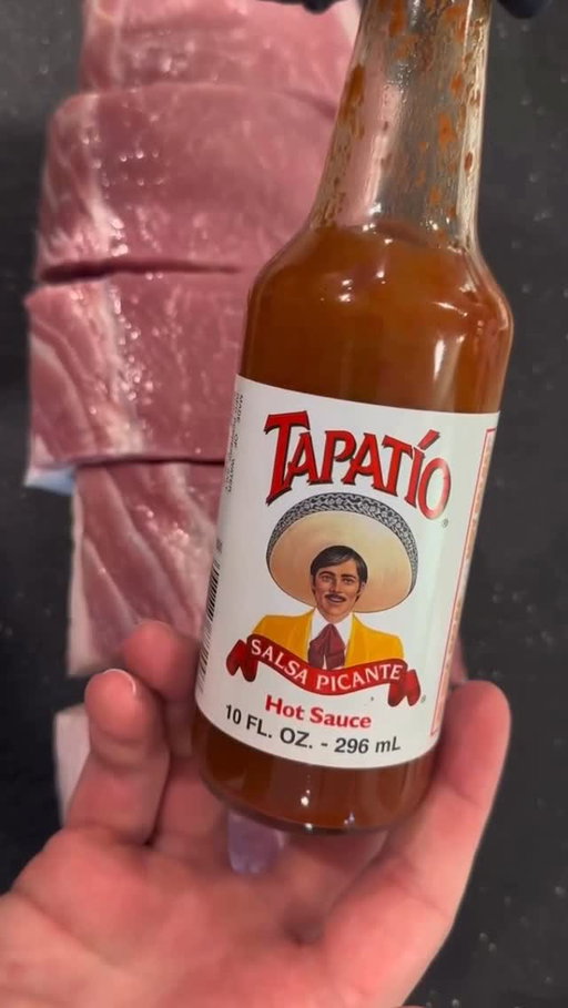 Smoked carnitas 🍖 🌮 

 @bertonebackyardbbq bringing the heat and the smoke on this cook

#carnitas #taco #tapatiohotsauce