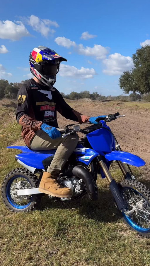 To everyone asking what’s been done to this bike in the previous video. She’s bone stock, suspension, grips, tires, all of it. So here is a walk around of @yamahamotorusa’s fresh YZ65 ❤️‍🔥 If you were a kid again, and could choose any mini to ride past or present, which one are you going with? @redbullmotorsports @redbull @motosportinc @rdrco.inc @bbrmotorsports @allballsracing_ #YZ65 #yamaha #2stroke
