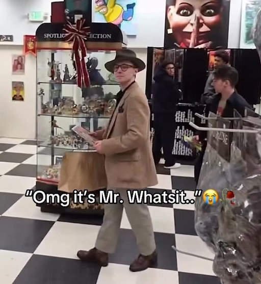 “Omg it’s Mr. Whatsit..”😭🥀

#lacy #marlon #strangerthings #mrwhatsit #henrycreel