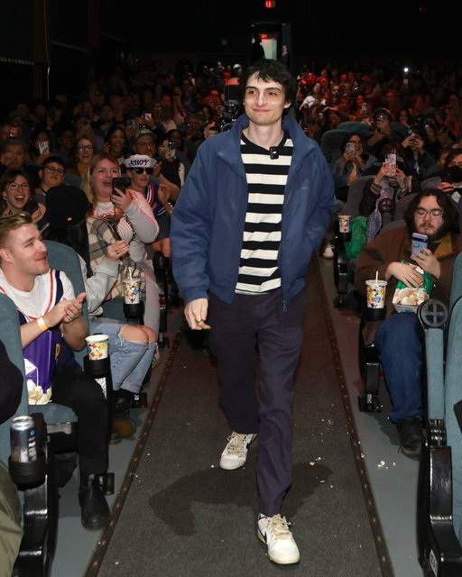 @finnwolfhardofficial surprised fans at @parktheatrevancouver on New Year’s Eve. the perfect way to say farewell to Stranger Things and ring in 2026!