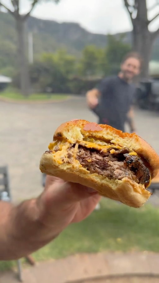 Charcoal cheeseburgers 👌🏼