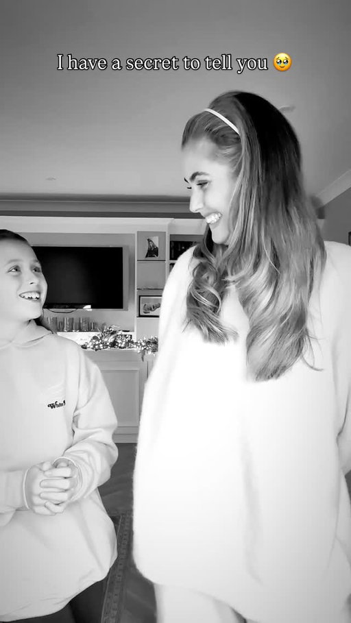 Telling the news to my firstborn (niece 😂), she was the person I was most excited to tell 🫶
 
I told her we would tell everyone where our outfits were from so I could get her reaction 🥹🥰

Her little prediction at the end 😆🎀