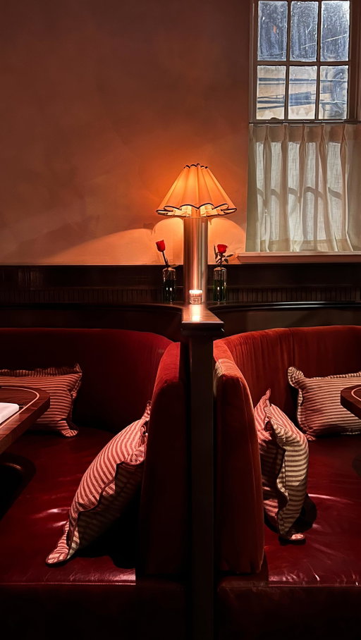 Downtown Charleston has a new must-visit 🍽️✨

The @bellerosehotelbar is now open, bringing an intimate, refined atmosphere and an exclusive 8-table dining room with a 2 star Michelin chef @chefanthony_m ⭐️⭐️

Thoughtfully designed and intentional details including welcome champagne and an opening bite , it’s the **newest steakhouse to hit the Charleston dining scene**—and one worth experiencing sooner rather than later. 🥩🥂

Our favorite bites:
🍞 the house rolls- don’t skip them 
🥗 the ceasar salad 
🥩 the ribeye and add on of bone marrow- this steak was literally perfection 
🥔 the potato puree 
🥮 the cheesecake
