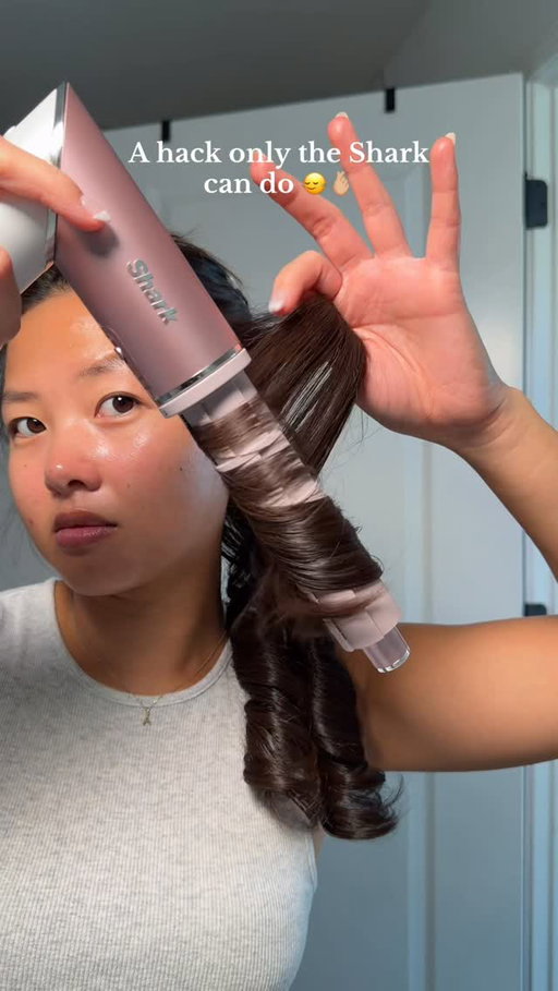 Get it? Because it’s the only one that can bend like this? 👀 Ppl on Tik Tok were confused lol 😂 #hair #hairtips #hairtutorial #hairhowto #hairhack