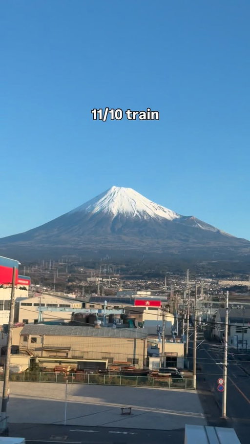 Some train rides are better than others. Unless you’re @annafeneru you’ll probably just be sleeping.

#tokyo #japan #fuji #mountfuji #travel