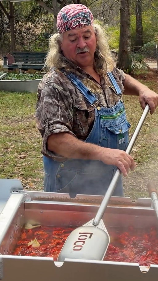 Early season crawfish boil with a special ingredient! #crawfish #louisiana #crawfishboil
