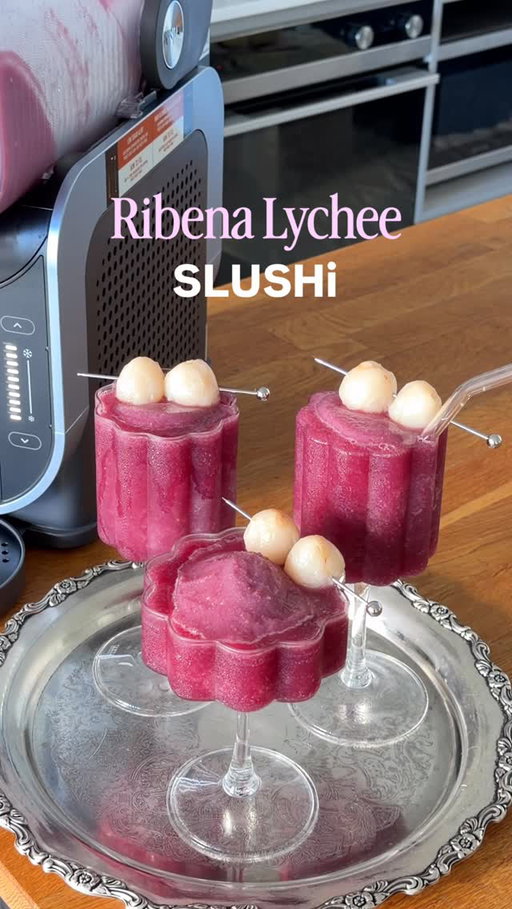 Summer has officially entered the chat and nothing says SLUSHi SUMMER like a Ribena Lychee Slushie made with my @ninjakitchenau SLUSHi machine 🍧💕

Ingredients: 
2 x large cans lychees in syrup
450ml Ribena concentrate

1. Blend 2 cans of lychees until smooth, then strain through a sieve to remove any pulp.

2. Top up the strained lychee juice with water until you reach 1.2L (1200ml) total liquid.

3. Stir in 450ml of Ribena concentrate until fully combined.

4. Pour the mixture into the Ninja SLUSHi and churn according to the machine instructions until thick, icy, and slushie-ready.

AD #ninjaslushi #summerdrinks #slushierecipe
