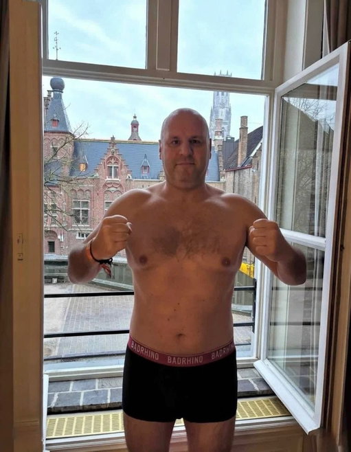 I’ve lost 2 1/2 stone. If I carry on this is how I will end 2026

This is how I want to end 2026 

Skinny bosh 

VVB