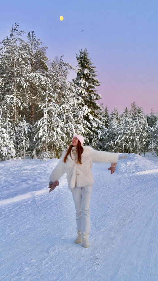 ➡️ Follow @voyagefox_ for more travel inspiration 🌍

No. 3 of my Top Travel Destinations 2026 is Lapland 🇫🇮

Cotton Candy Skies during the day & green skies at night 💚 We traveled to Finnish Lapland twice this year & I couldn‘t think of a dreamier winter destination 😍

➡️ Comment GUIDE for my free Winter Guide for Finnish Lapland with the best things to do & activities ❄️

#lapland #finland #winter #wintertravel Finland Winter Travel Guide, Lapland Things to do, best spots Finnish Lapland