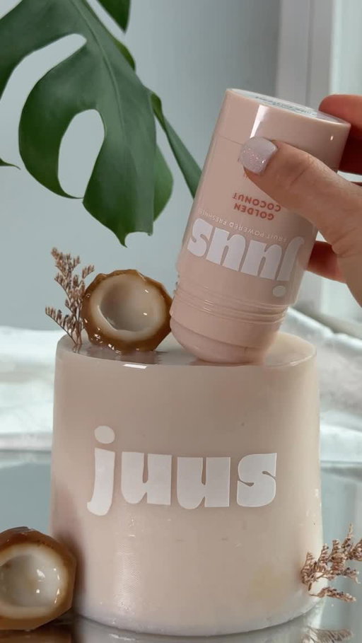 I absolutely love making jellies inspired by products with cute packaging!

@juusbeauty makes the most cutest and long-lasting coconut deodorant 🥥 It has a cozy shea butter and coconut smell that lasts all day, perfect for my long days in the jelly lab! It’s also aluminum-free, paraben-free, and baking soda-free ⭐️ Now available at Target! 

#juuspartner #jelly #jello #foodart #satisfying