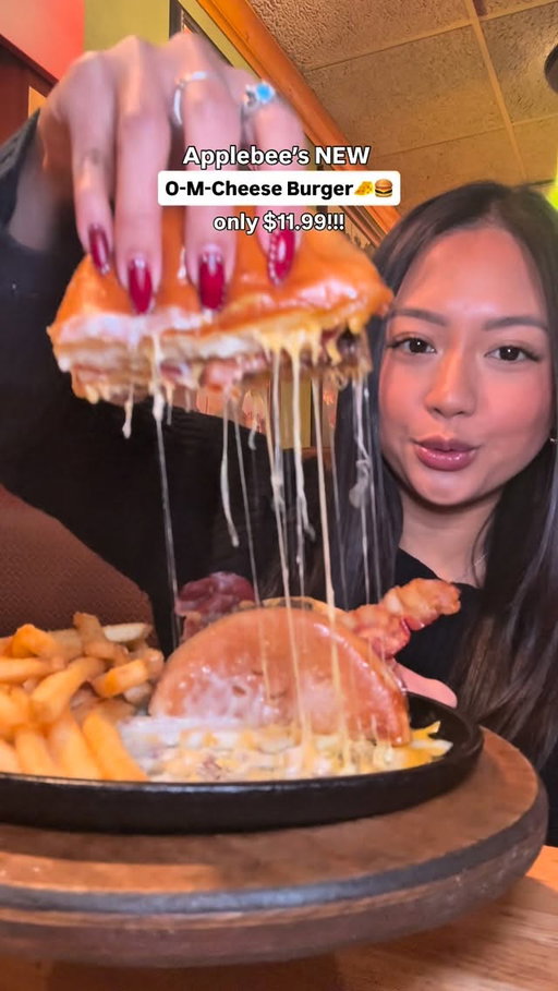The O-M-Cheese Burger from @applebees is every cheese lover’s DREAM!!!!! For only $11.99, the burger & fries are served with the sizzlin’ hot cheese 🤤 only here for a limited time so go check it out!! #ApplebeesPartner #OMCheeseBurger #mukbang