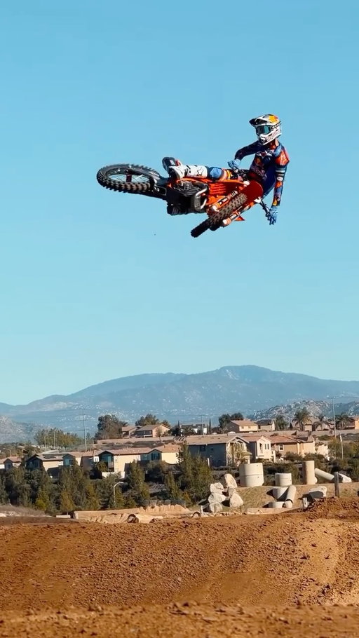 Three riders. One crown.

Who gets your vote for best whip? 🤔

#KTM #ReadyToRace #Supercross