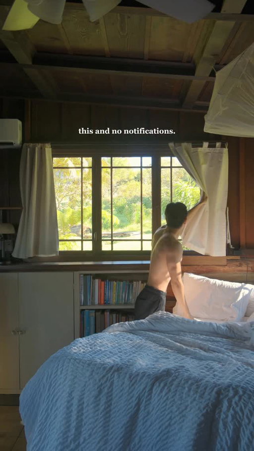 Quiet mornings in a 1920s log cabin located 4000 feet up a dormant volcano in Maui. No wifi, no neighbors, just a cozy old home surrounded by nature.

Truly one of my favorite travel stays in 2025!! Stay tuned for more incredible stays in incredible places that I find in 2026 :)

#travel #cabin #cabinlife #cozy #nature