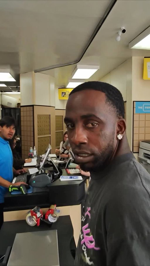 Why would P Diddy & ET be at UPS together? 🤣🤣🤣