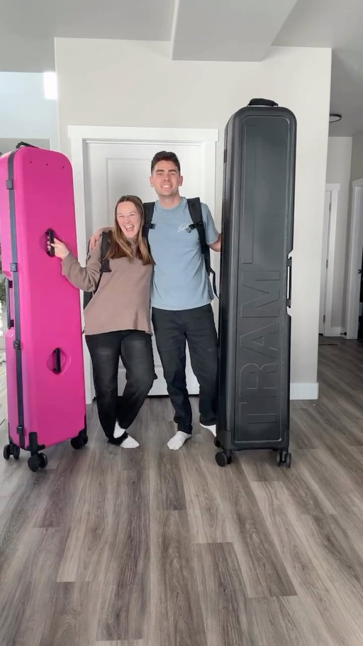 your ski trip packing list ⛷️🧳

comment SKI and we’ll send you a link to the bag!

🎿ski gear
- skis
- boots
- poles
- ski socks
- helmet
- goggles 
- balaclava
- gloves

🧳clothes
- ski kit
- base layers
- mid layers
- outerwear jacket
- sweaters 
- pants
- socks
- boots
- swimsuit 

🎒accessories 
- toiletries 
- tech
- spf
- snacks
- electrolytes 
- sunglasses
- beanie

✈️bonus points if you can fit it all in one ski bag!

bag is @tramlinetravel