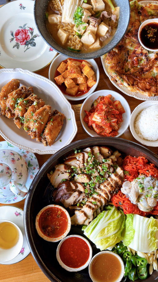 Doenjang Jjigae w/ Ramen, Oyster Bossam, Bori Signature Haemul Pajeon (Seafood Pancake), & Kkanpunggi Fried Chicken Wings 📍 BORI Korean Kitchen 🍲⁣
⁣
BORI Korean Kitchen is located in the Factoria area of Bellevue, WA. They have a great variety of Korean dishes from fried chicken wings, comforting soups, bibimbap, grilled meat, and so much more. They now have oyster bossam which is boiled pork belly that was super tender and it’s paired with raw oysters. It’s fun to make your own wraps adding a little bit of everything. Our other favorite was the seafood pancake which was delicious, crispy, and had nice chunks of seafood. It’s the perfect place to satisfy your Korean food cravings! ⁣
⁣
Thank you @borikoreankitchen for having us! ✨
.
.
.
#bellevuewa #comfortfoods #koreandishes #bossam