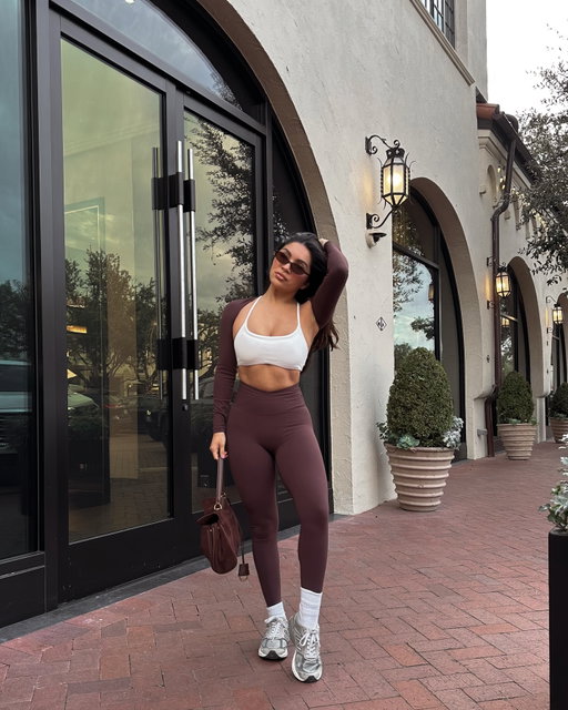 Mondays in @wiskiiactive 👟 // code: Alexandria for 15% off your order✨

#ootd #wiskiiactive @wiskii_partners
