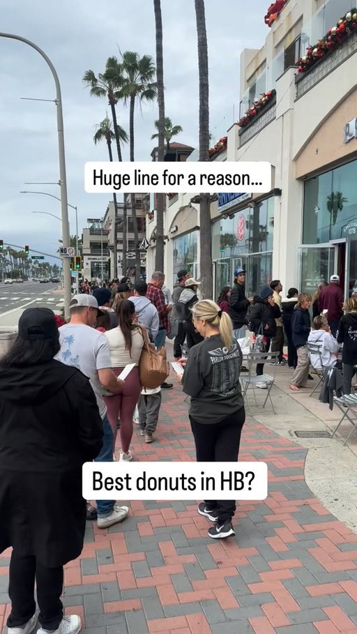 There is a reason for this long line in Huntington Beach! @huntingtonbeachparlor is fantastic and the location is right by the beach on Main Street and PCH!!! DONUTS ON THE BEACH 🏝️ 

The Strawberry Shortcake stole the show for us!! It was soft in the middle with the perfect amount of glaze! 

Right now you get $5 off when you sign up for the rewards program in person. I highly recommend giving them a try and enjoying a nice stroll on the beach!! 

**If you want your restaurant to have a beautiful line like this send us a DM!!** 

Enjoy @huntingtonbeachparlor and ask them for The OC Connect SPECIAL 🤩🎉

📱Make sure to share and follow @orangecountyconnect.ca for OC news, adventure, food, and events! 🍊

🏷️ #orangecounty #hb #donuts