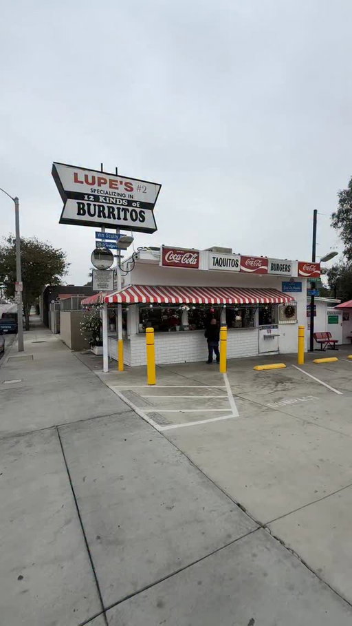 What a way to start the year! Had been awhile so had to stop in early at one of my favorites @lupesburritos 

My order: 
Hard Shell Taco (Ground Beef) 
Cheeseburger add 4 Finger Dog! 
and of course the Bean and Cheese 😮‍💨

#eastlosangeles #eastlos #beanandcheese #burritos #bestoflafood