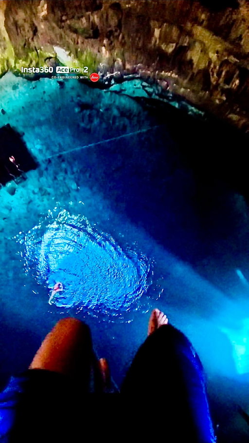 No Plan B. 🎯⬇️🅱️
.
.
@insta360 @insta360de 
.
.
#insta360 #insta360de #insta360diving #cliffdiving #insta360acepro2